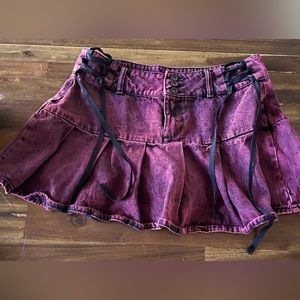Social Collision Ribbon Dark Red Wash Pleated Skirt, L (Juniors)